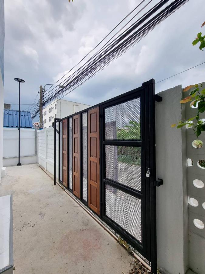 The Zai Apartment Ban Krathum Lom Exterior photo